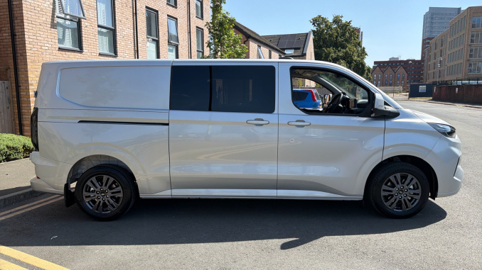 Ford Transit Custom 320 L2 Diesel Fwd 2.0 EcoBlue 136ps H1 Double Cab Van Limited Auto - Image 9